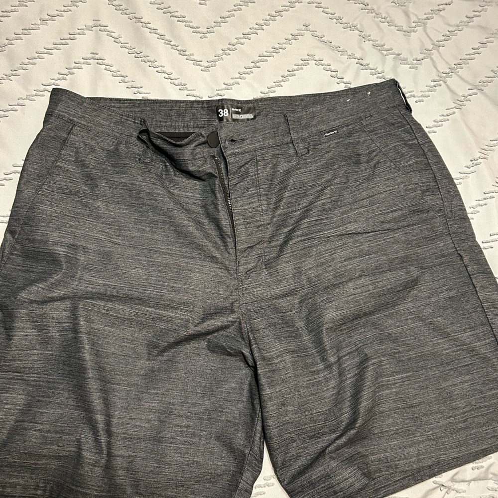 Great looking pair of pre owned Hurley H20 shorts in grey size 38